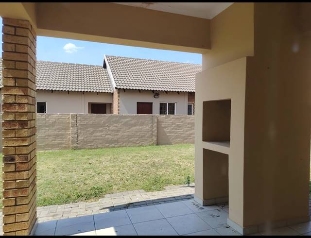 3 BEDROOM TOWNHOUSE FOR SALE IN WATERKLOOF AH